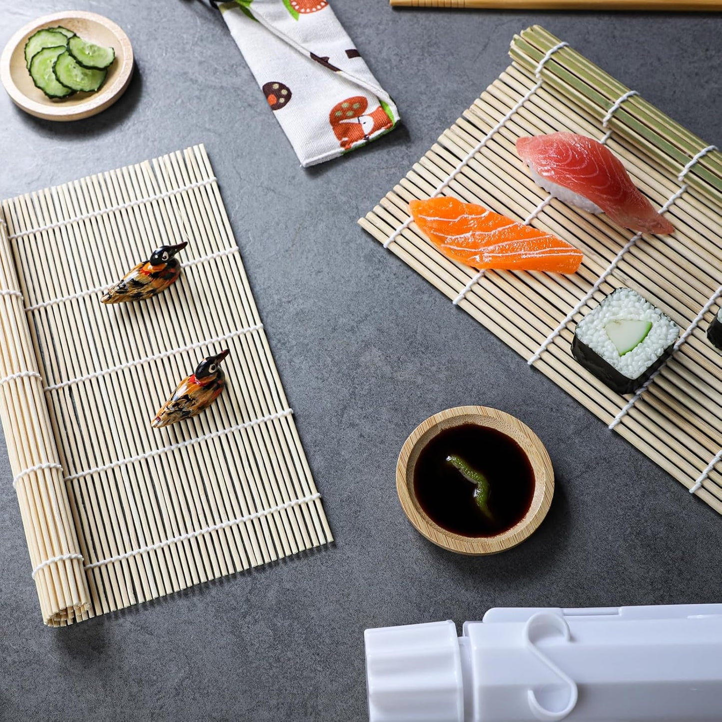 Sushi Making Kit, Sushi Maker for Beginners Sushi Roller Kit with Sushi Bazooka, Sushi Rolling Mat, Sauce Dishes (Style 1)