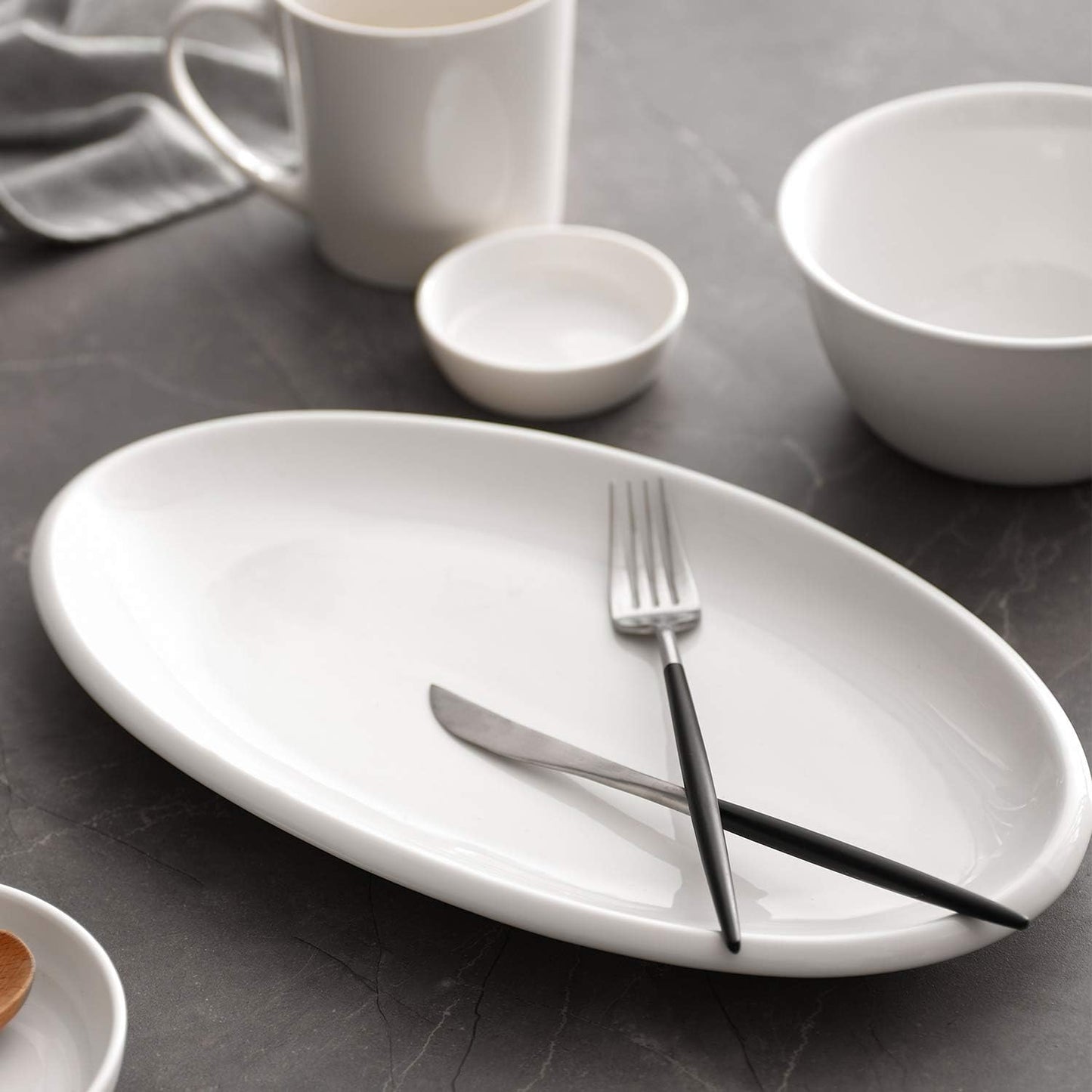 DOWAN 14" Serving Platters for Entertaining, Oval Soft White Serving Plates, Party Serving Trays and Platters Oven Safe, Porcelain Dinner Serving Tray Serving Dishes for Meat, Set of 2