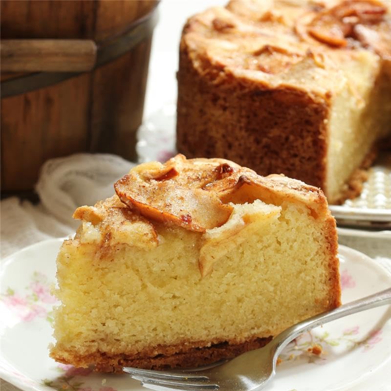 Minimalist Demerara Sugar, Perfect for Baking and Sweetening Beverages (4 Pound)