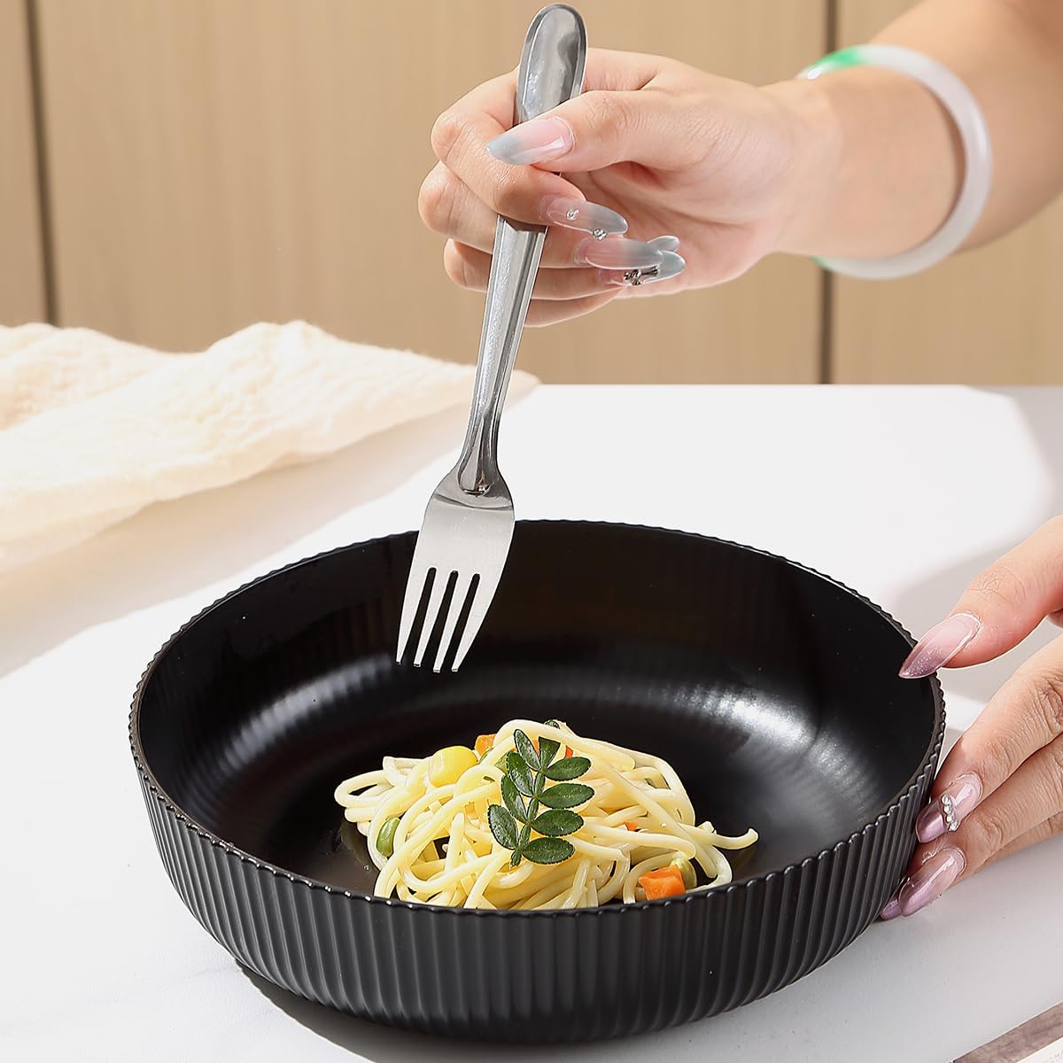 Kyraton Pasta Bowls Set of 4, 37oz Salad Bowls Soup Bowls Large Pasta Serving Bowl Plastic Unbreakable Serving Dishes Dinner Bowls (Black)