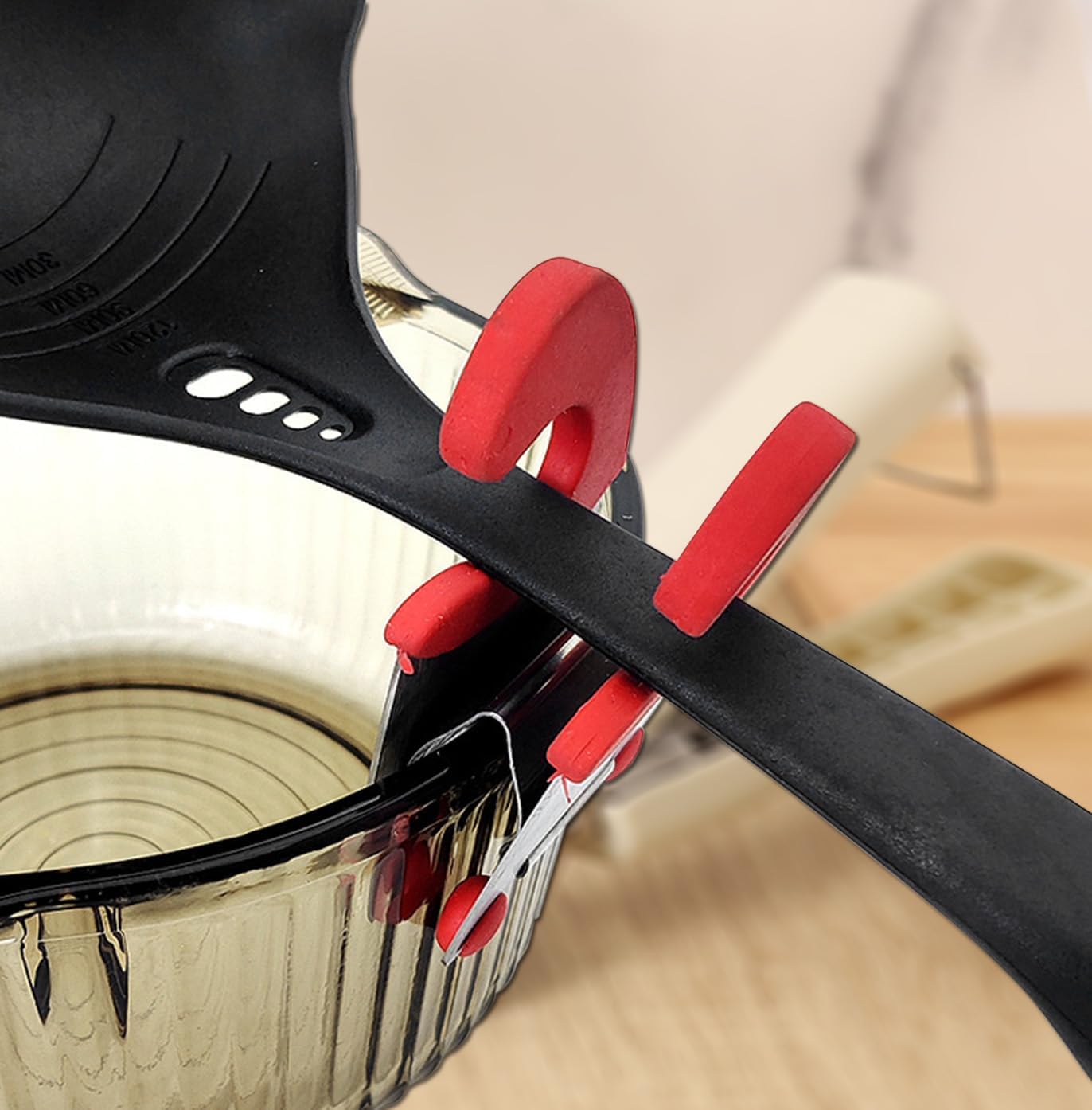 4 Pcs Anti-Scald Spoon Rest, Non Slip Stainless Steel Utensil Holder For Pots, Pans, Heat Resistant Kitchen Clips For Cooking, Stove, Home, Restaurant Use (Red)