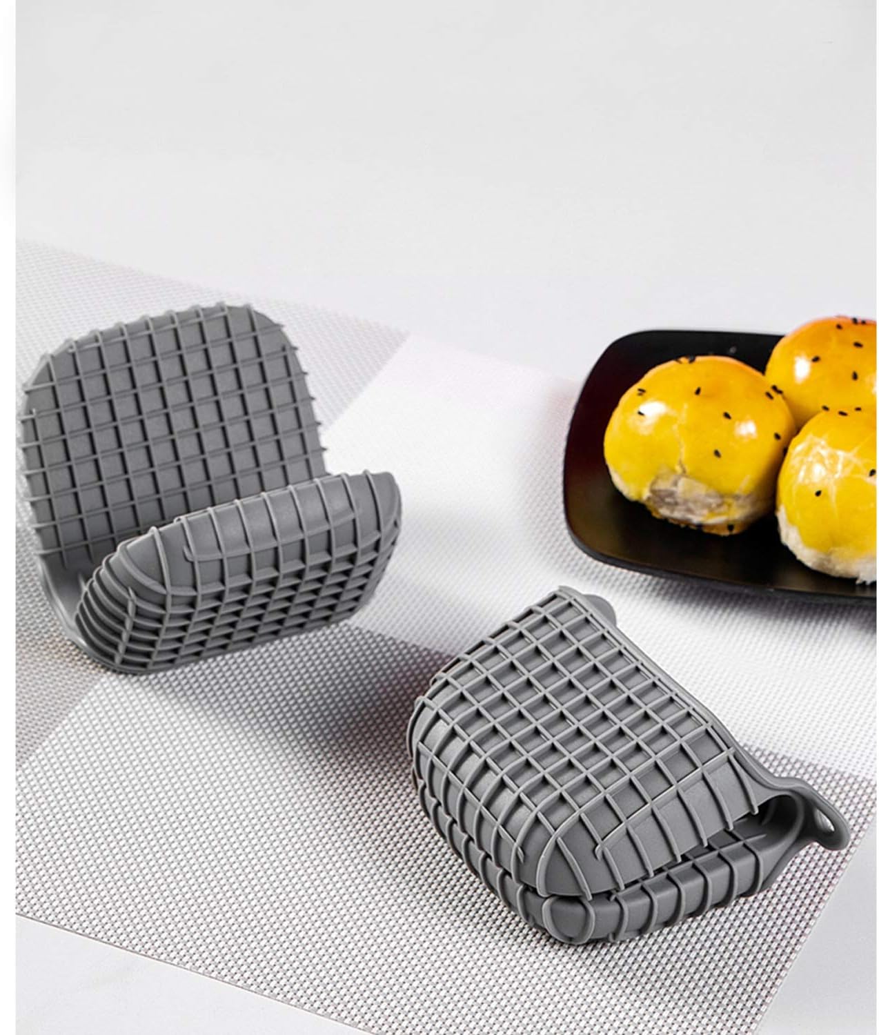 Mini Silicone Oven Mitts Set, Oven Mitts Heat Insulation, Oven Gloves for Kitchen Cooking and Baking, Protecting Fingers Mini Oven Hand Clips are Sold in Pairs(Square-Gray)