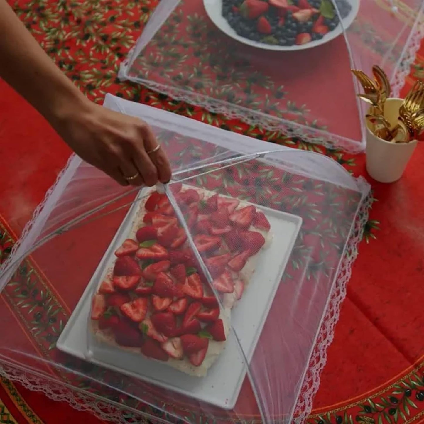 Simply Genius Pop-Up Outdoor Food Covers to Keep Bugs Away - 14 x 14 in, 4 Pack, White - Mesh Food Covers for Picnic & BBQ - Portable Nets for Outside