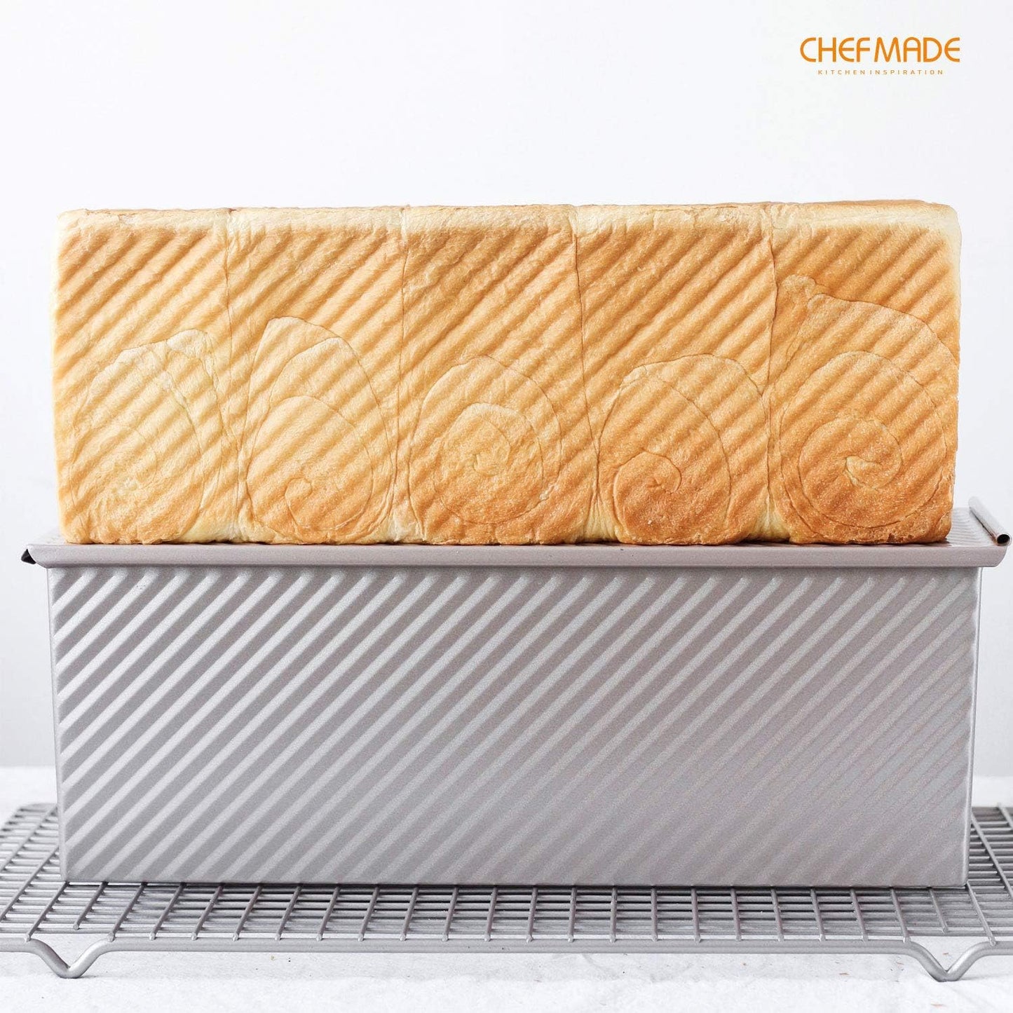 CHEFMADE Loaf Pan with Lid,Commercial Pullman Bread Pan 2.2Lb Dough Capacity,Non-Stick Bakeware Carbon Steel Bread Toast Mold with Cover for Baking Bread (Champagne Gold)