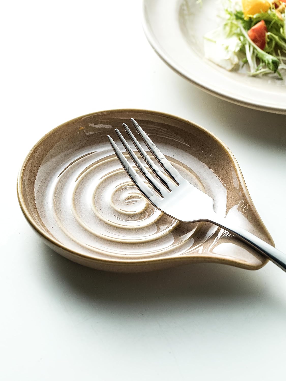 Spoon Holder, Porcelain Cooking Spoon Rest for Stove Top, Large Utensil Rest for Spoons, Ladles, Tongs, Spatula or Kitchen Counter Farmhouse Cooking, Coffee Bar Accessories, 5 Inches (Brown)