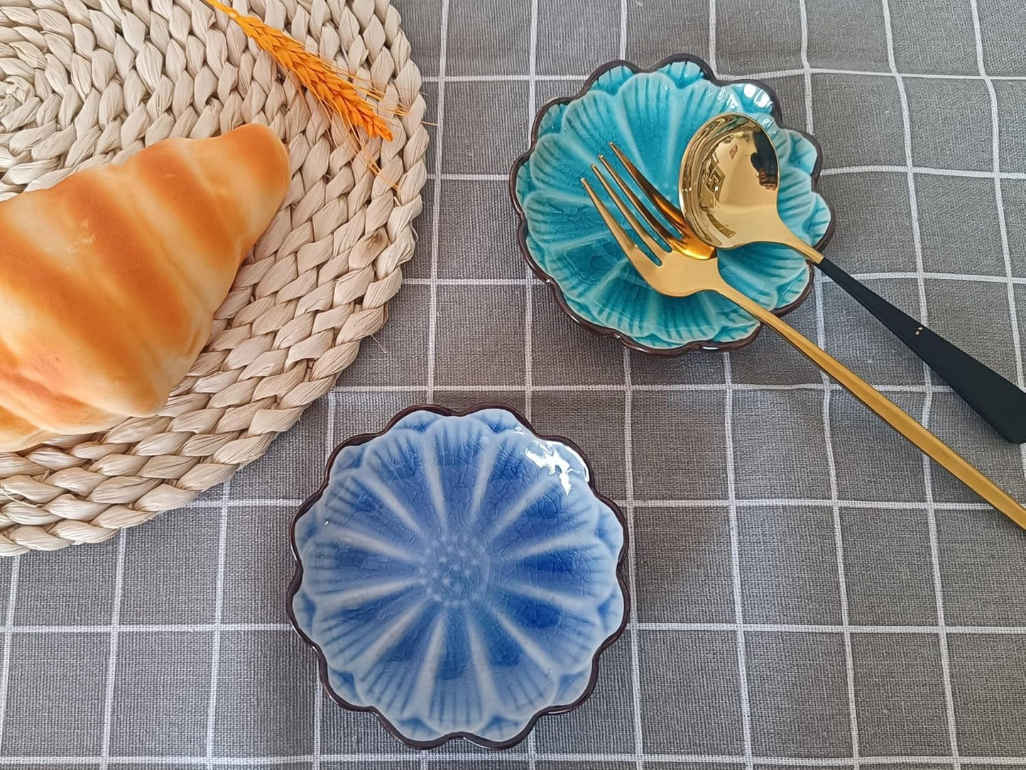 Ceramic Spoon Rest for Stove Top, Flower Cute Spoon Rest for Kitchen Counter, Cooking Spoon Holder for Kitchen Counter, Utensil Rest Spatula Rest Ladle Holder Tong Rest, 1 PC (Ice Cracks, Sapphire)