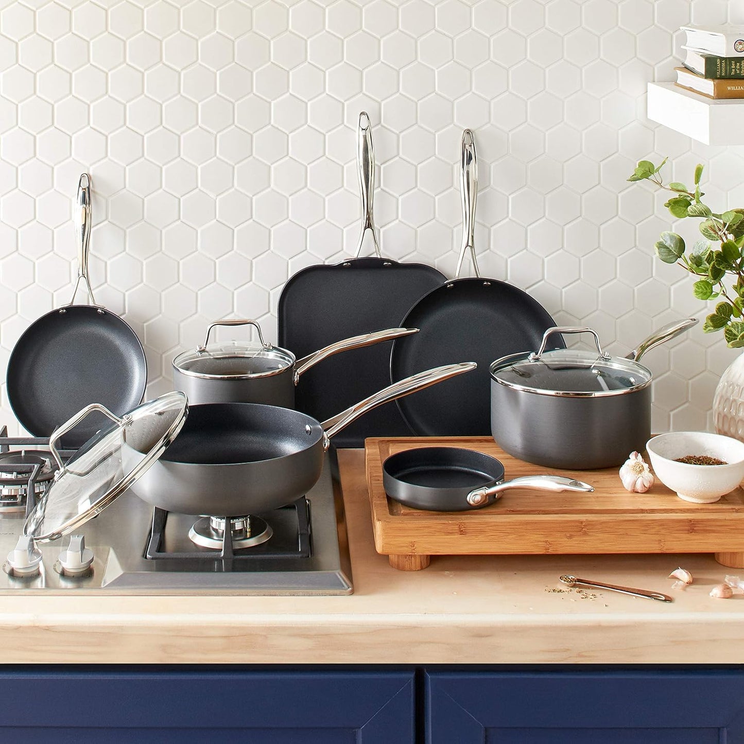 Amazon Basics Mini Sauce Pan With Lid, 1.9 Quarts, Hard-Anodized Non-Stick Aluminum, Gray (Previously Stone & Beam brand), pack of 1